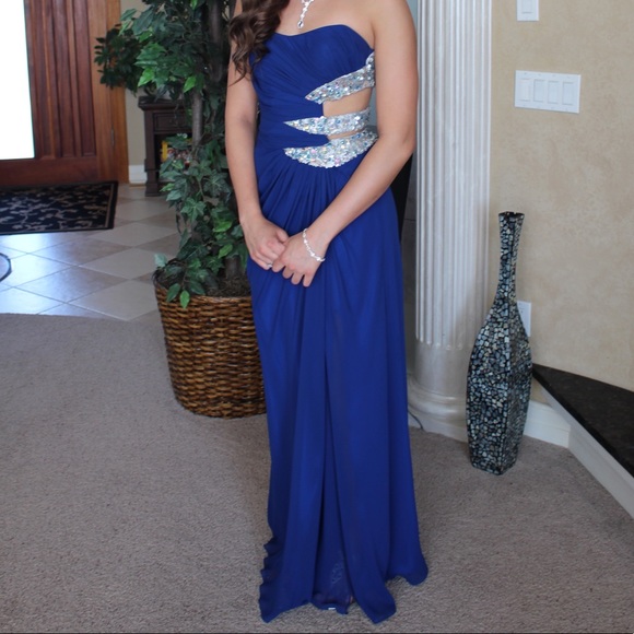 Faviana prom dress with beaded side cutouts - Picture 4 of 8